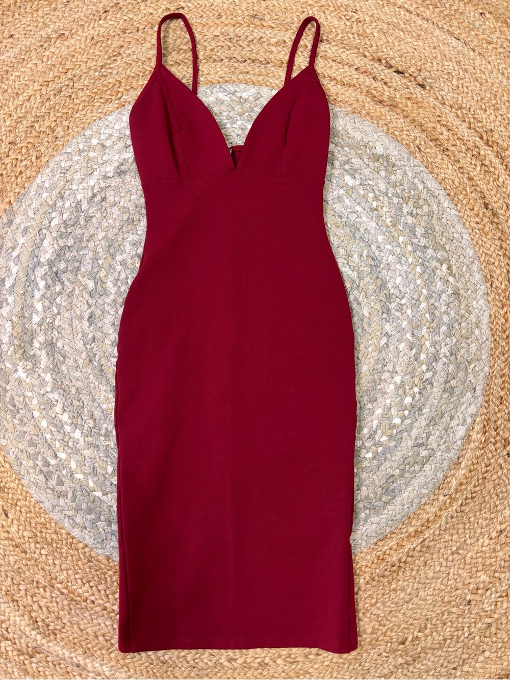gLARE Sleek Burgundy Spaghetti-Strap Bodycon Dress